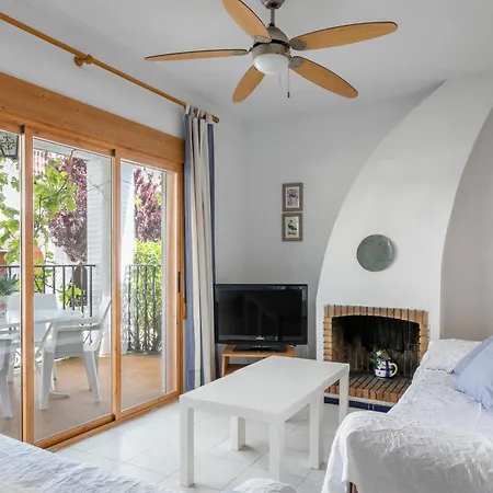 Casa En La Playa Con Piscinas E Puerto Marino