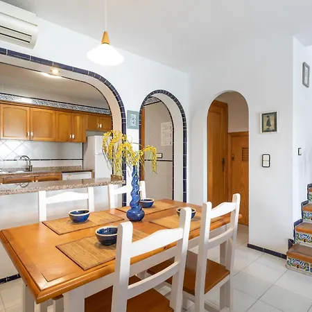 Casa En La Playa Con Piscinas E Puerto Marino