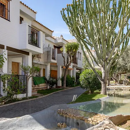 Casa En La Playa Con Piscinas E Puerto Marino