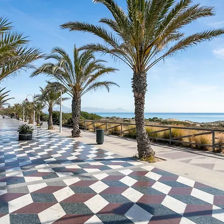 Casa En La Playa Con Piscinas E Puerto Marino