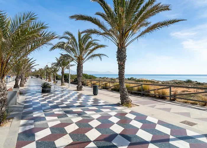 Casa En La Playa Con Piscinas E Puerto Marino