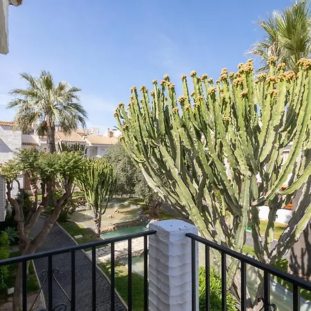 Casa En La Playa Con Piscinas E Puerto Marino