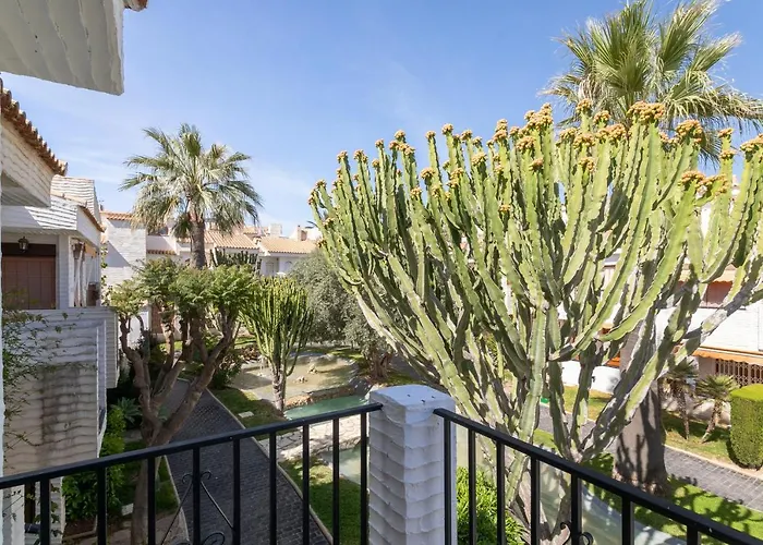 Casa En La Playa Con Piscinas E Puerto Marino