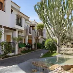 Casa En La Playa Con Piscinas E Puerto Marino